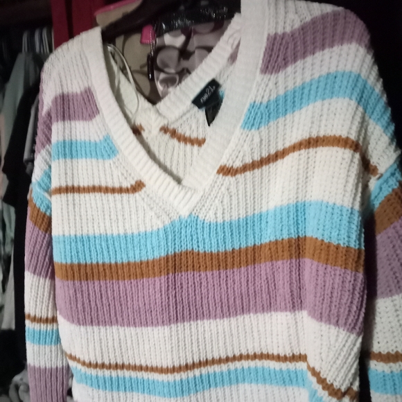 Sweater - Picture 1 of 2